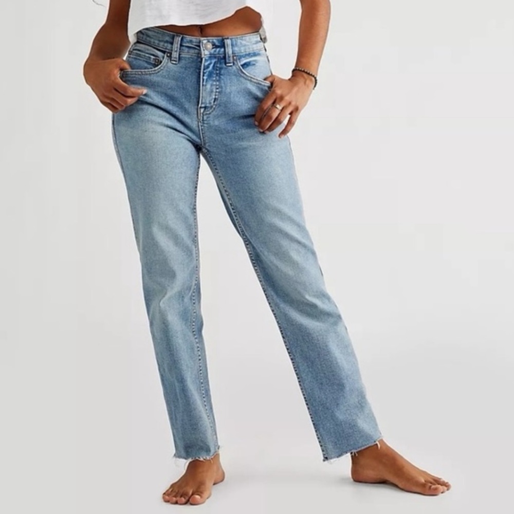 We The Free Curvy High Rise Light Wash Vintage Straight Ankle jeans size 27